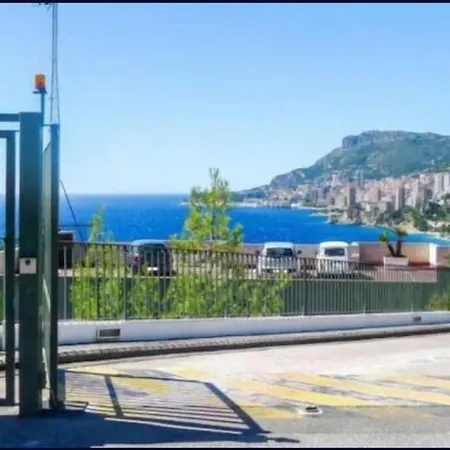 Grand Bleu, Vista Mare E Monaco